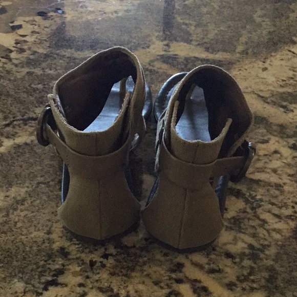 Adorable Nine West ankle sandals - Picture 3 of 6